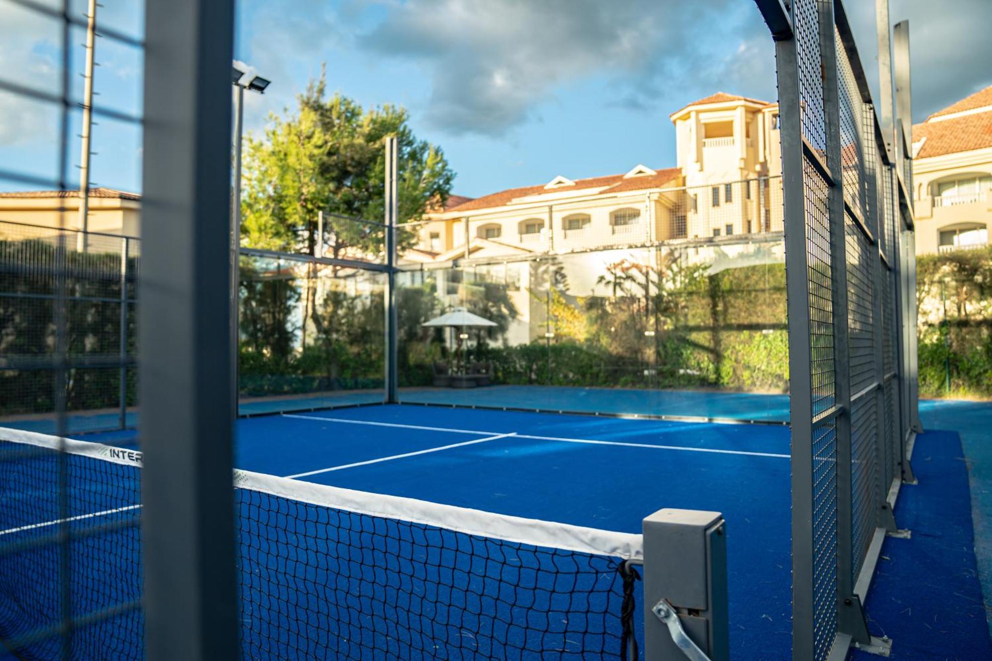 La Cigale Tabarka Hotel Eksteriør billede A paddle tennis court