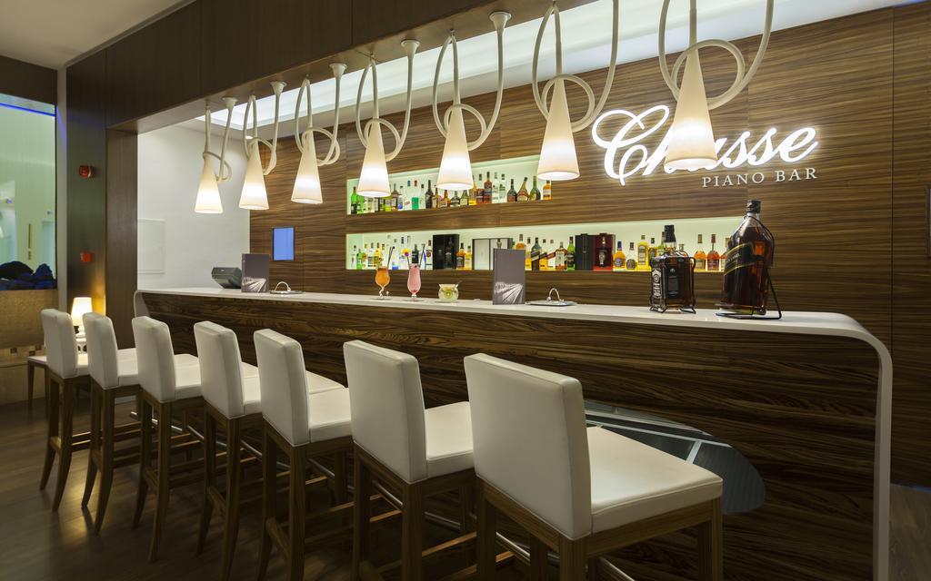 La Cigale Tabarka Hotel Eksteriør billede Chase Lounge at San Francisco International Airport